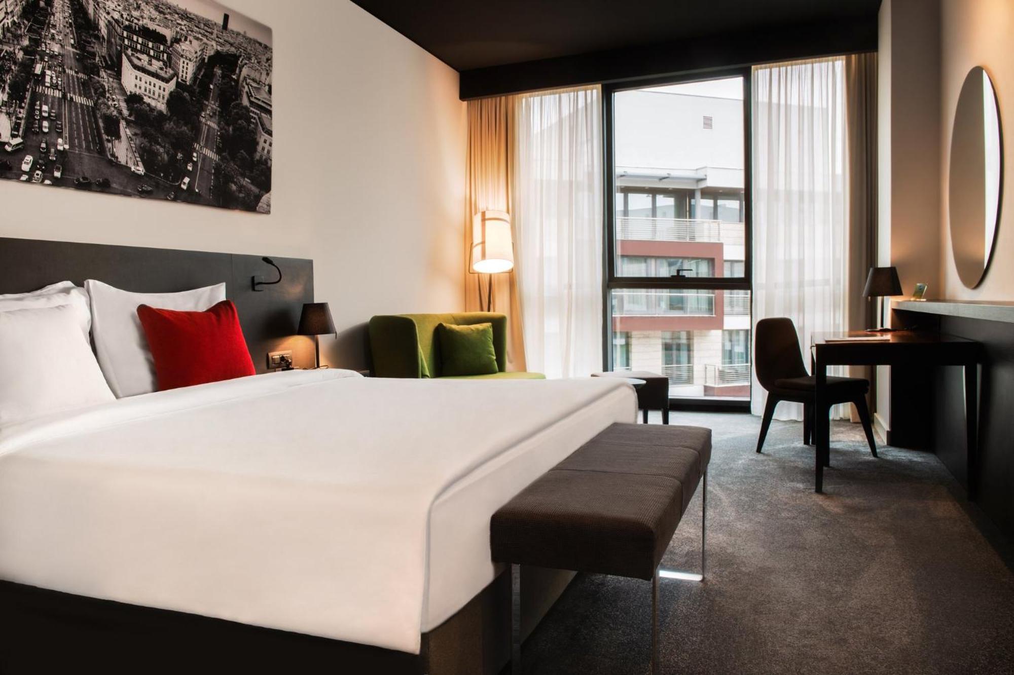 Hotel Crowne Plaza Podgorica By Ihg Exterior foto