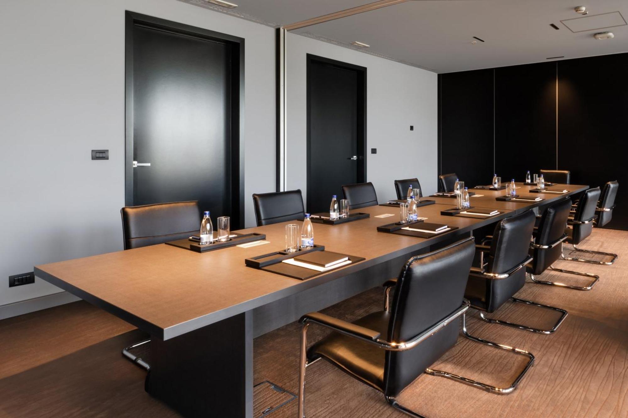 Hotel Crowne Plaza Podgorica By Ihg Exterior foto